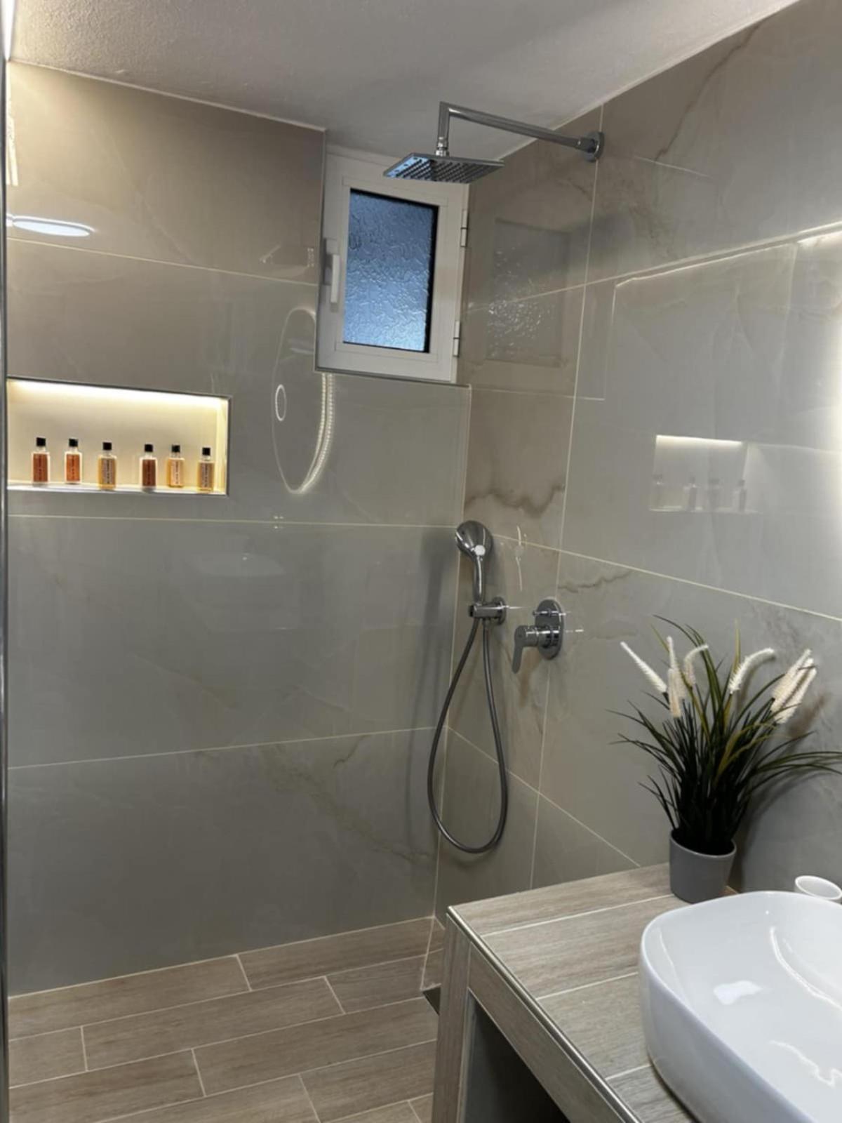 Bozikis House! A Cosy Apartment In The City Centre Skiathos Town Luaran gambar